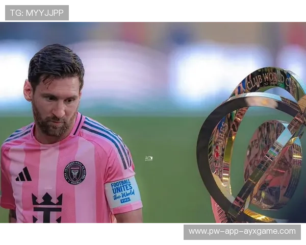 决赛哨响那刻，梅西高举奖杯的瞬间让社媒彻底爆炸